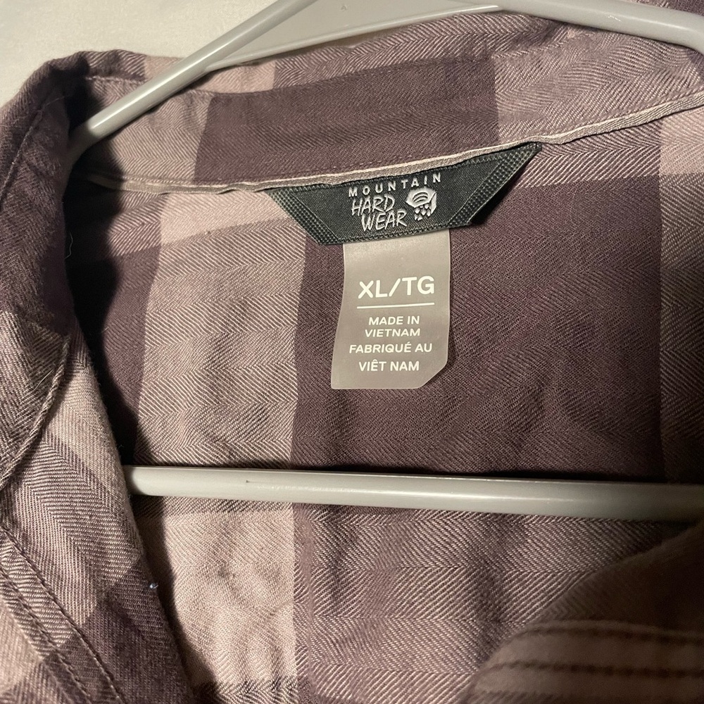 XL Mountain Hardwear Button Up Shirt new with tags